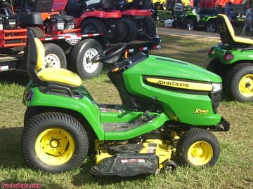 John Deere X540的右侧视图