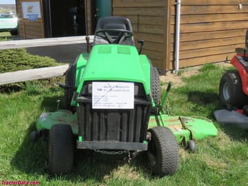 Deutz-Allis 1920 Ultima with mower deck.