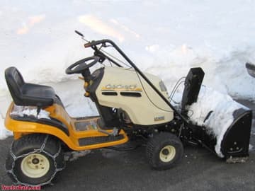 Cub Cadet LT1050 com lâmina de neve e correntes