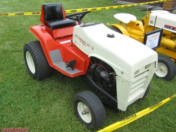 Tracteur Jacobsen GT-16.