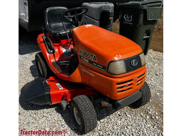 Trator de grama Kubota T1760.