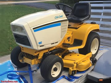 Cub Cadet 1862, vista frontal esquerda.