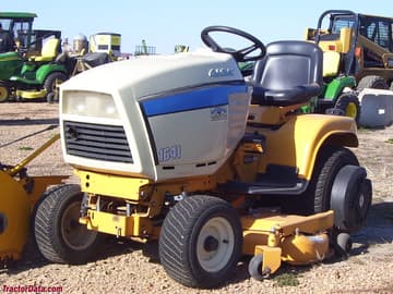 Cub Cadet 1641, lado esquerdo.