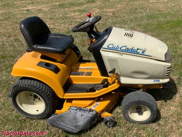 Trator de jardim Cub Cadet 2186.