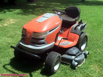 Husqvarna LGT2554 Rasentraktor, Frontansicht links.
