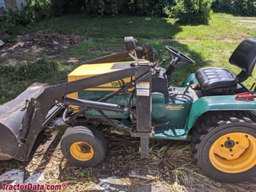 MTD Yard-Man 999 配有 Kwik-Way 装载机。