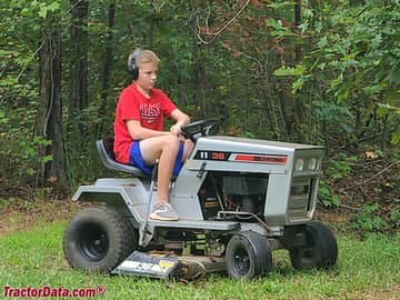 Cortando com Sears Craftsman LT 11/36.