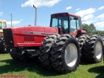 International 7488 Allrad-Traktor.