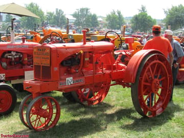 Unlackierter Allis-Chalmers WC auf Stahl.