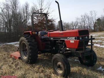 Transmission intégrale Case IH 585 avec ROPS.