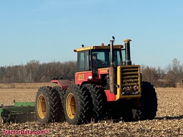 Vielseitiger Allradtraktor 855.