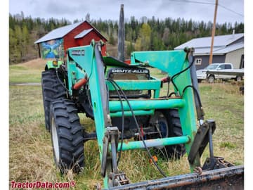 Deutz-Allis 6265 配有 465 前端装载机。