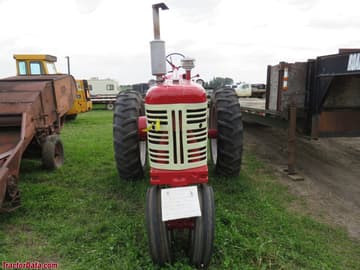 Farmall 450 with tricycle front