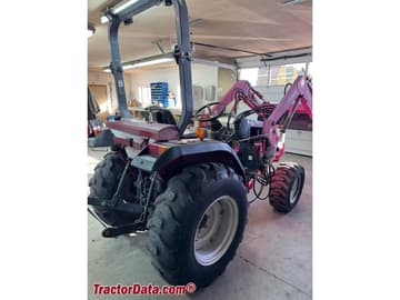 TYM T330 avec chargeuse frontale LT300H.