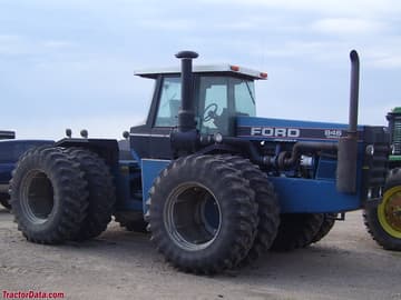 Ford-Versatile 846 im Farbdesign Ford Blau