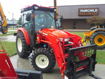 Branson 5220C avec chargeuse frontale BL25R.