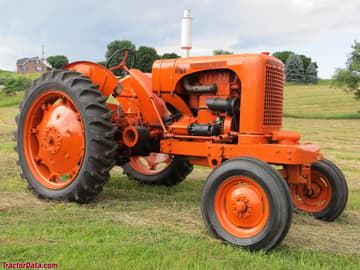1949 Sheppard Diesel SD-2 with factory wide front end.