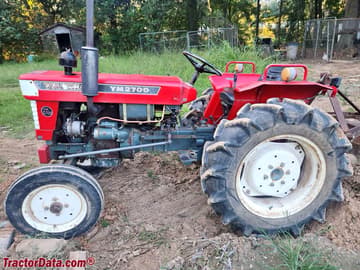 Tractor utilitario compacto Yanmar YM2700.