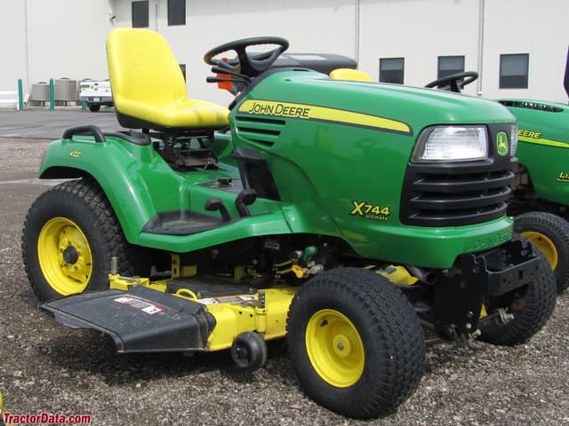 X744