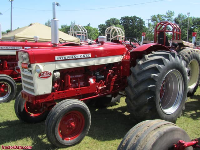 560