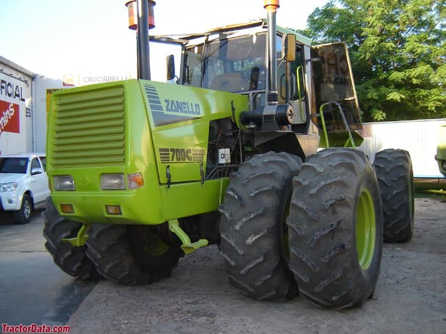 700