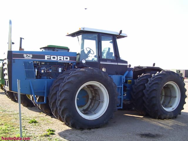 976
