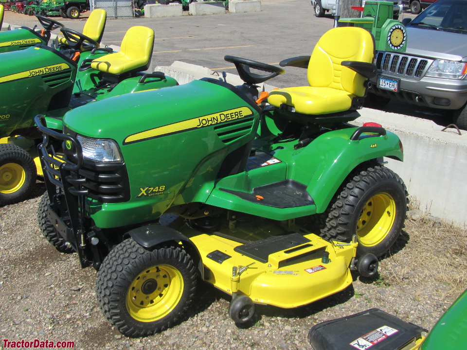 John Deere X748