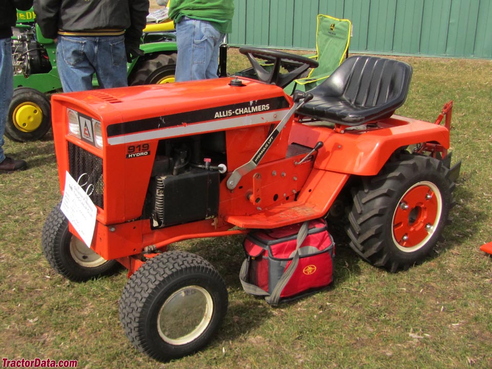 Allis-Chalmers 919 with rear plow.