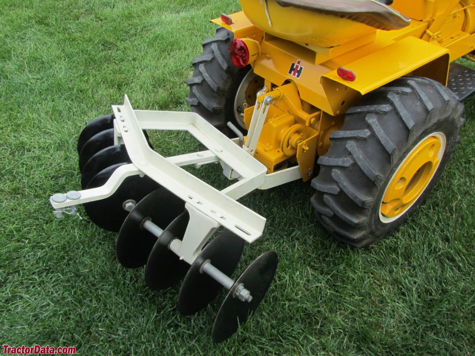 Cub Cadet 122, rear view with hitch