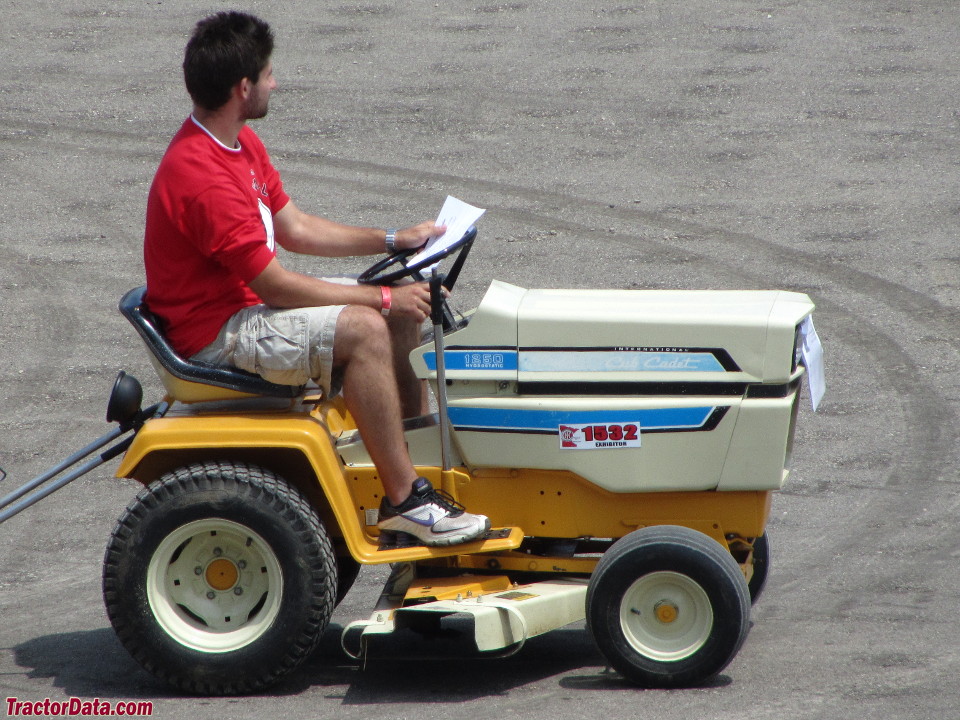 Cub Cadet 1250, right profile