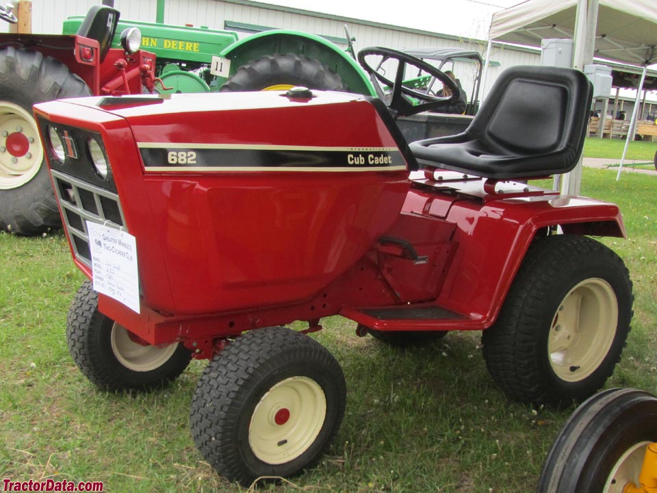 Cub Cadet 682