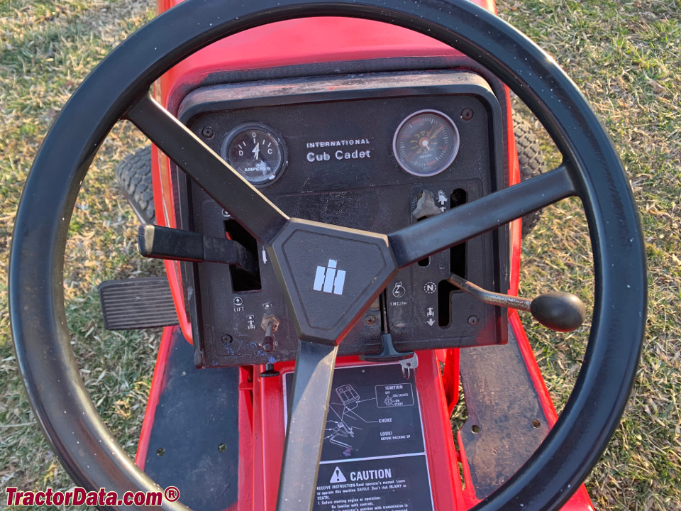 Cub Cadet 782 dashboard and controls.