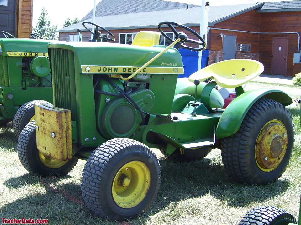 John Deere 110H with hydraulic lift.