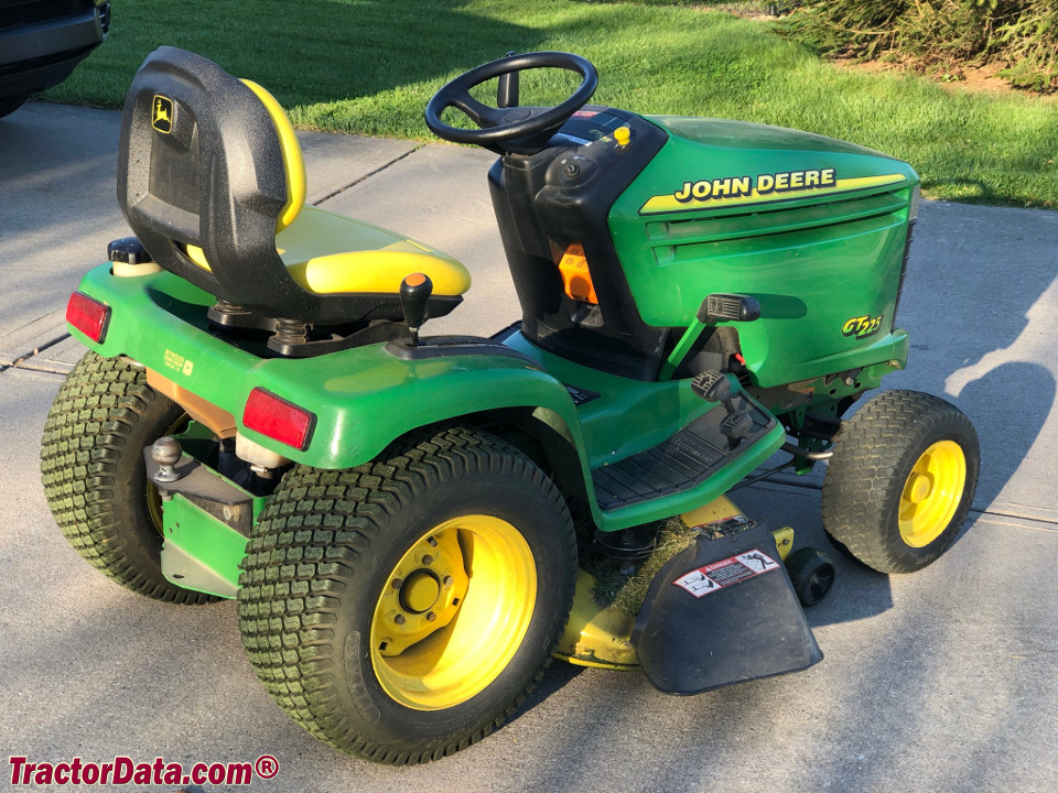 John Deere GT225 with 42C mower deck.