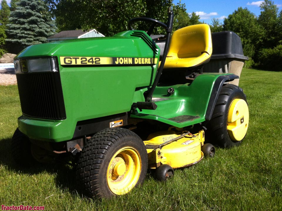 John Deere GT242