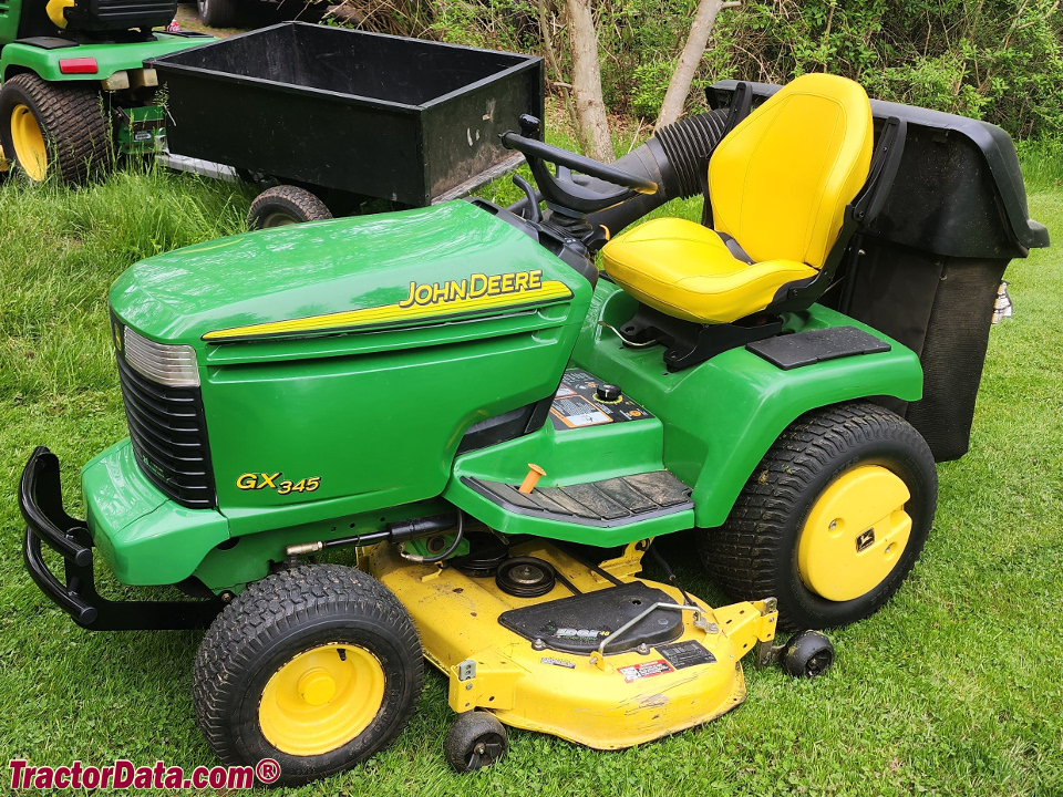 John Deere GX345 with Power Flow collection system.