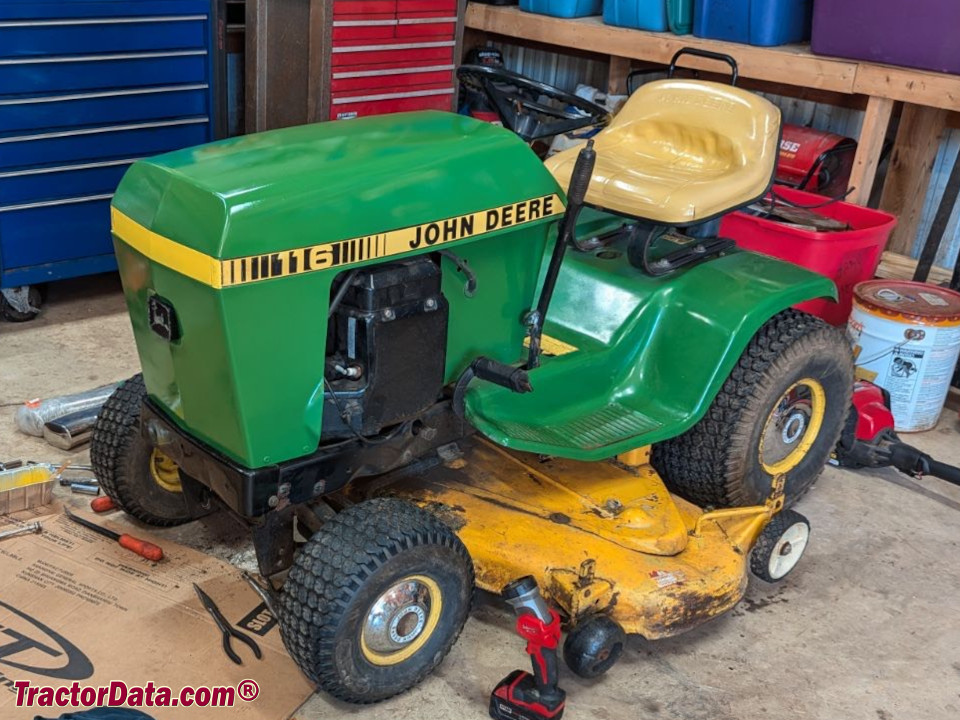 John Deere 116.