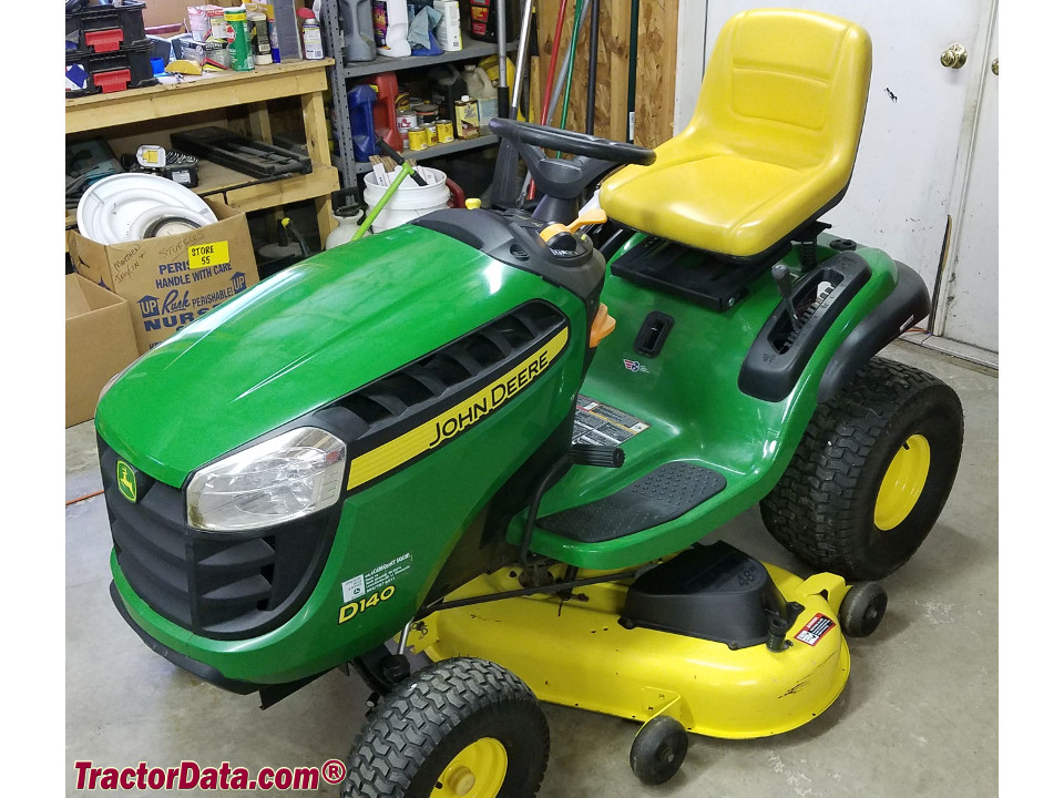 John Deere D140