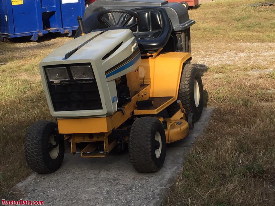 Cub Cadet 1330, front view.