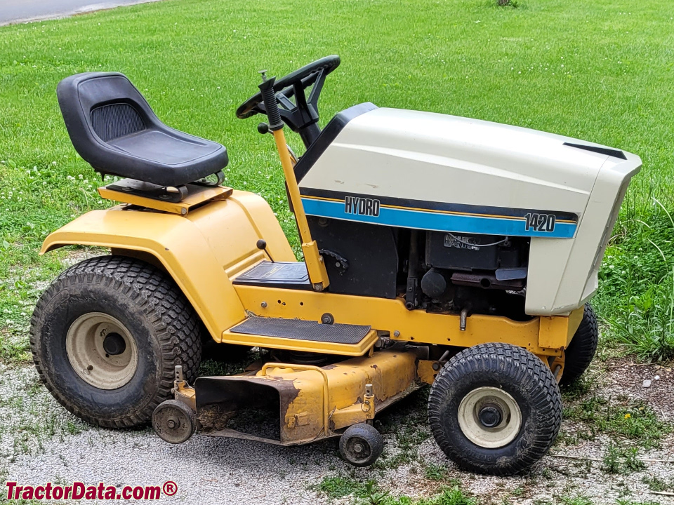 Cub Cadet 1420, right side.