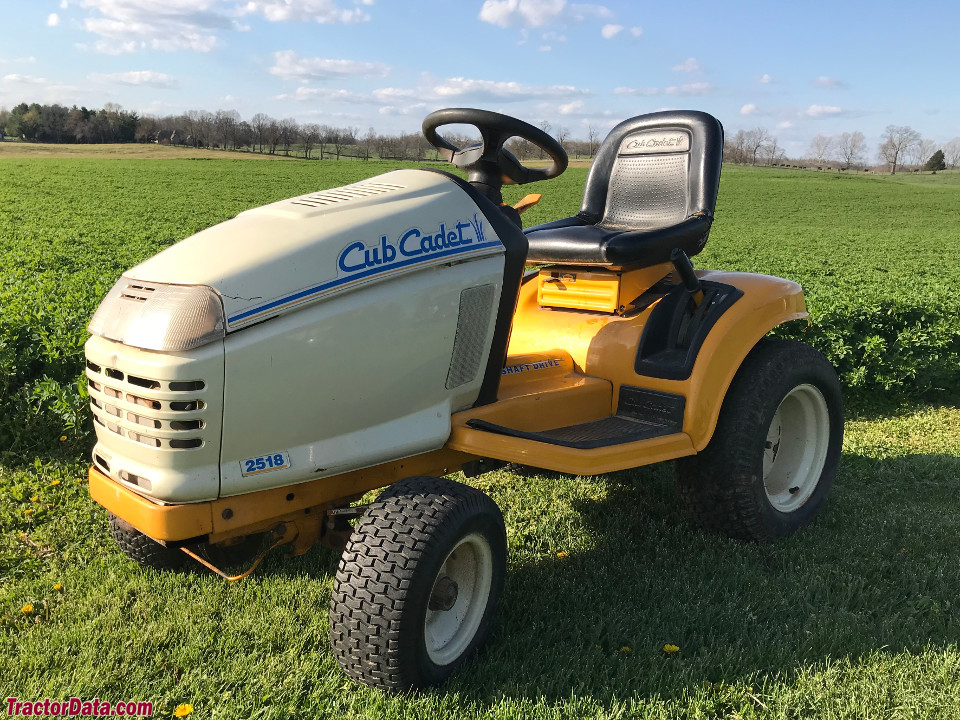 Cub Cadet 2518 garden tractor.