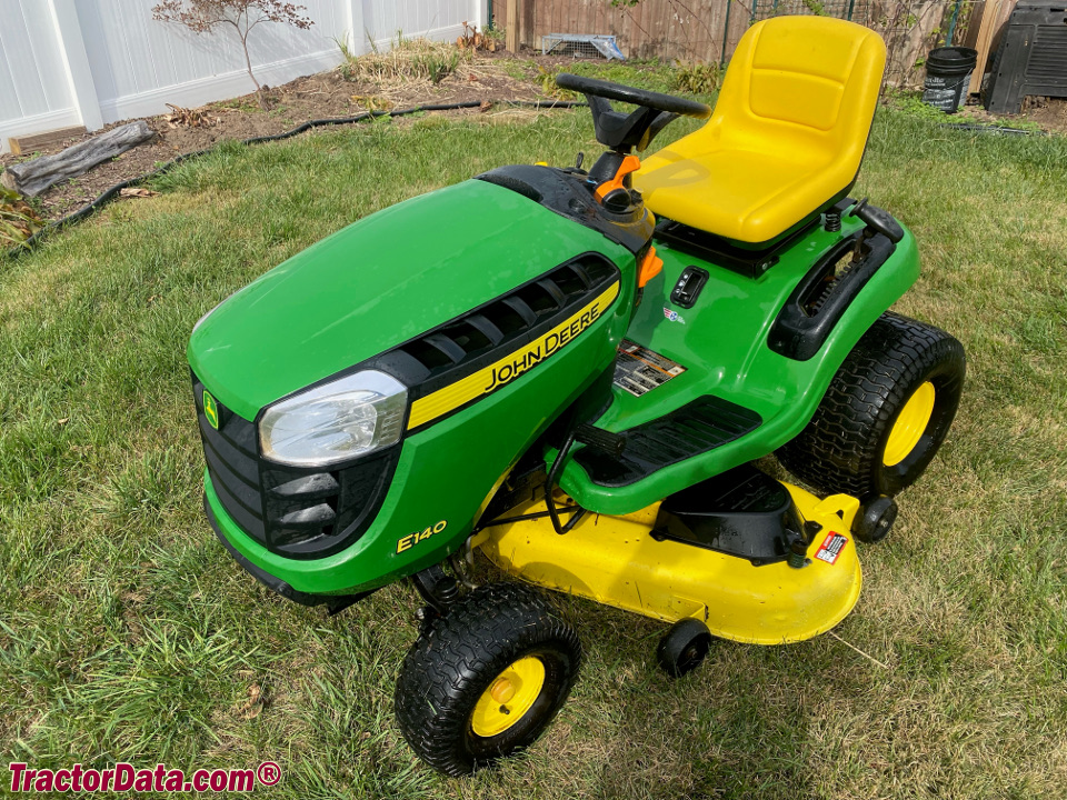John Deere E140