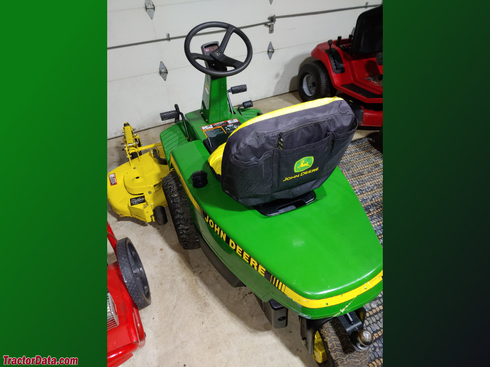 John Deere F525